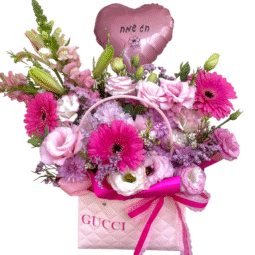 סידור פרחים ורוד בתיק אופנתי - חג שמח