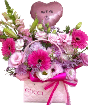 סידור פרחים ורוד בתיק אופנתי - חג שמח