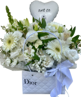 סידור פרחים לבן בתיק אופנתי - חג שמח