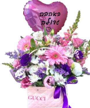 סידור פרחים ורוד-סגול-לבן בתיק אופנתי