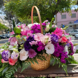 סידור פרחים בסל סיגל