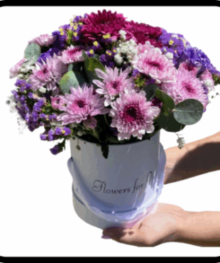 סידור פרחים בקופסא עגולה.